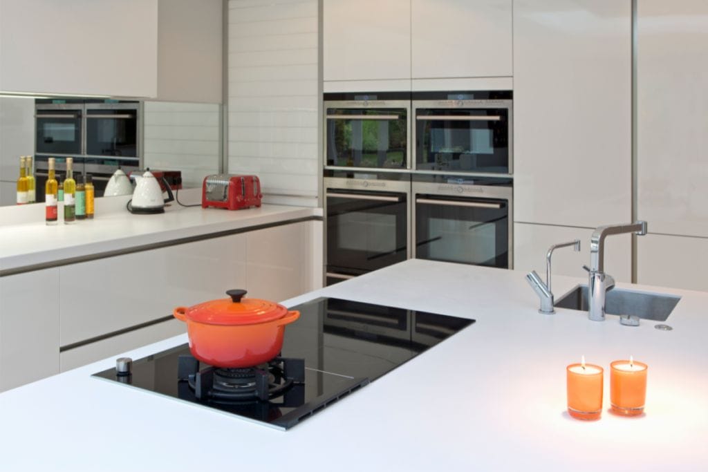 utilisation-plaque-de-cuisson-avec-hotte-integree